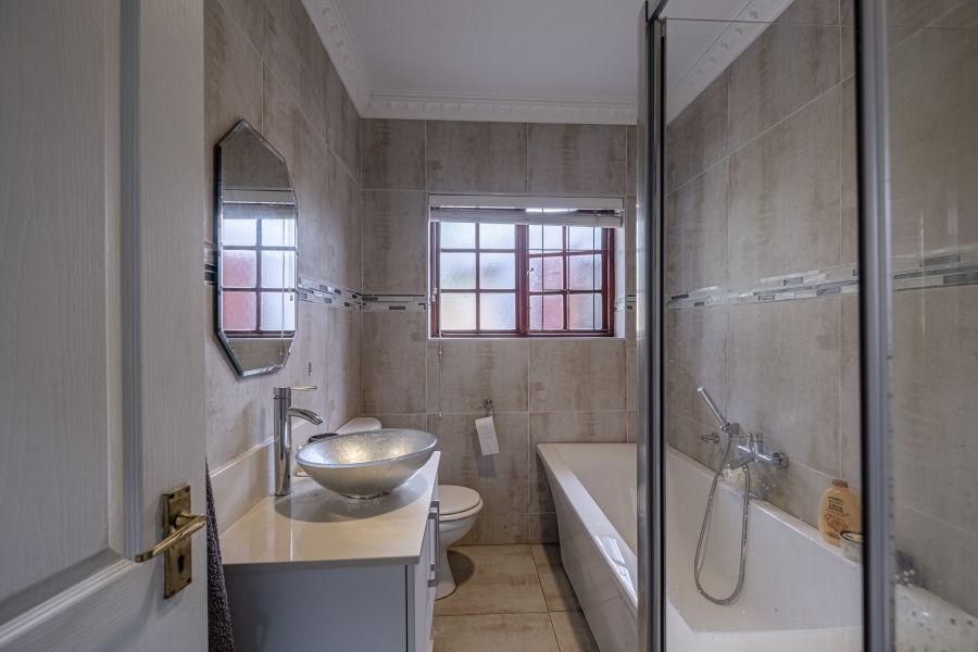 5 Bedroom Property for Sale in Summerstrand Eastern Cape